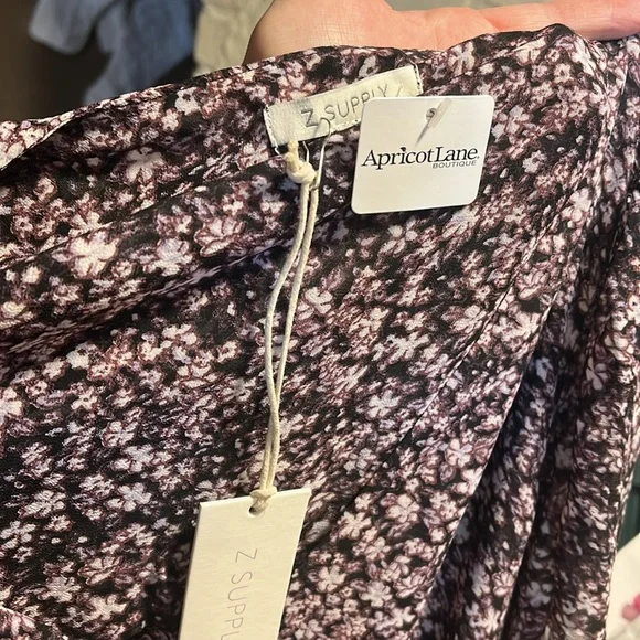 Z Supply Floral V neck dress Size Mediuma - Picture 2 of 3